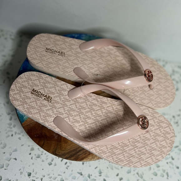 New Micheal Kors Pink Flip Flop with MK charm Womens size 9 - Picture 4 of 9